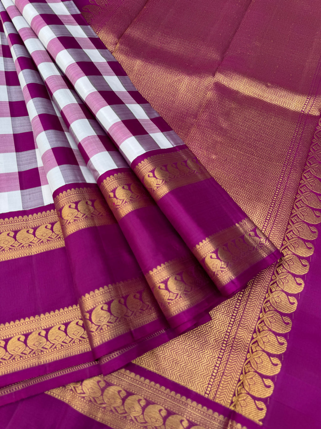 Truly Vintage - a off white and deep majenta kattam with retta pett woven borders