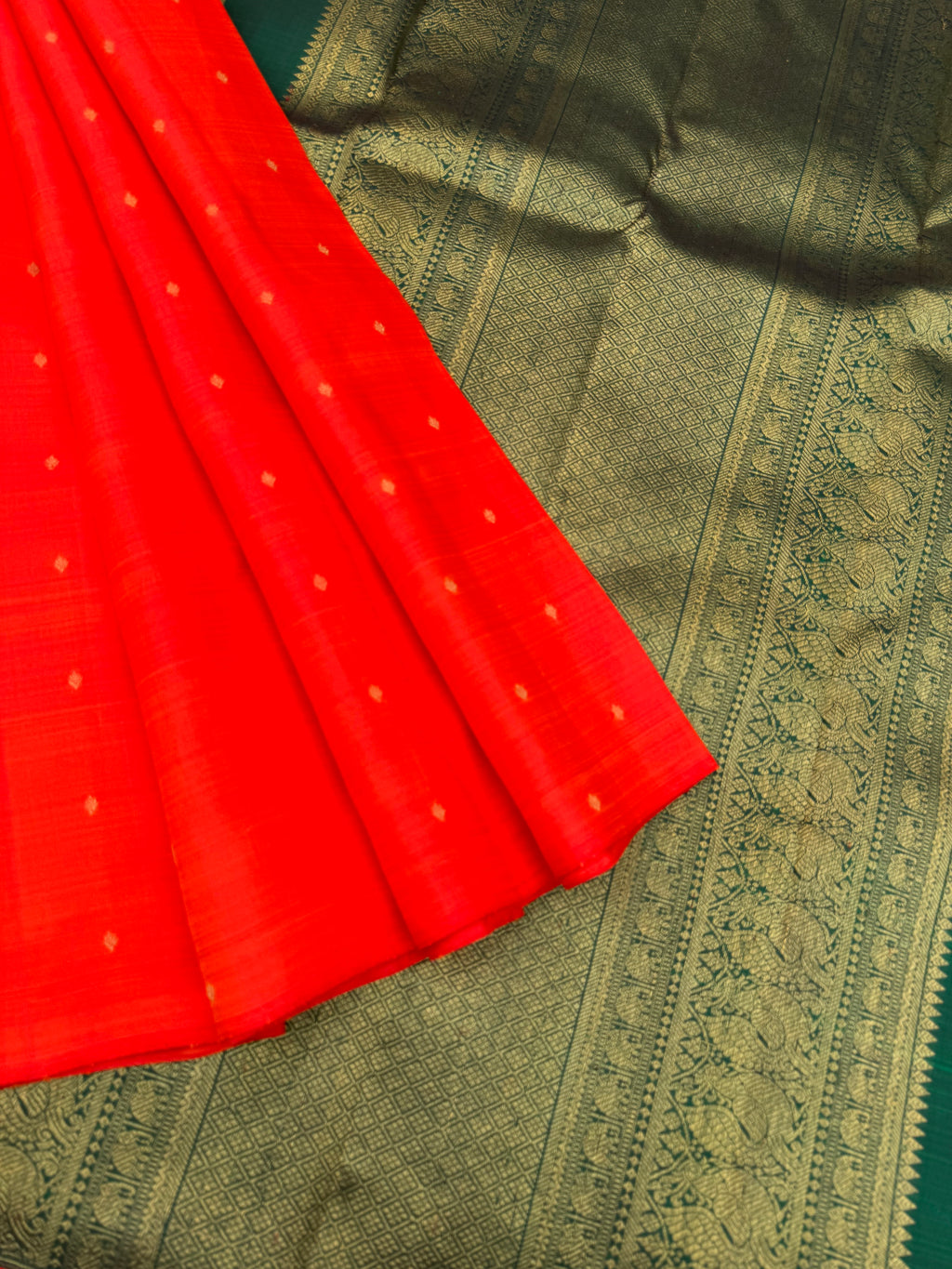 Mohaa - Beautiful Borderless Kanchivaram - most beautiful striking orange and Meenakshi green grand woven pallu and a corner buttas