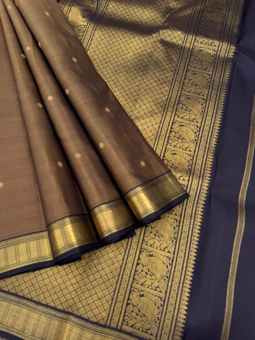 Leela - The bliss of small border Kanchivarams - very rare metallic bronze black coffee tone