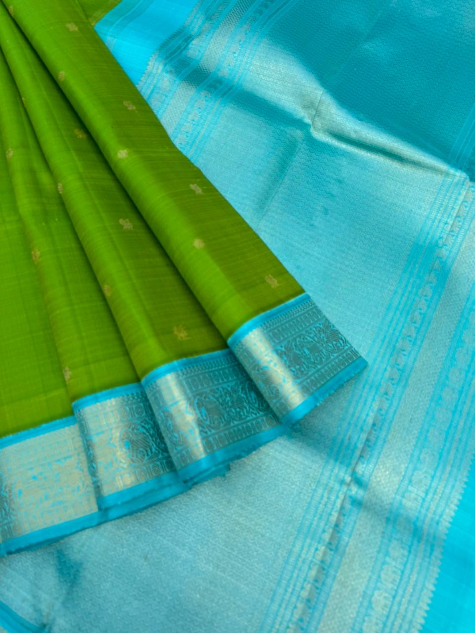 The Korvai Vibes - Authentic Korvai Kanchivaram - most beautiful alli pachai and turquoise blue, what a fresh combination
