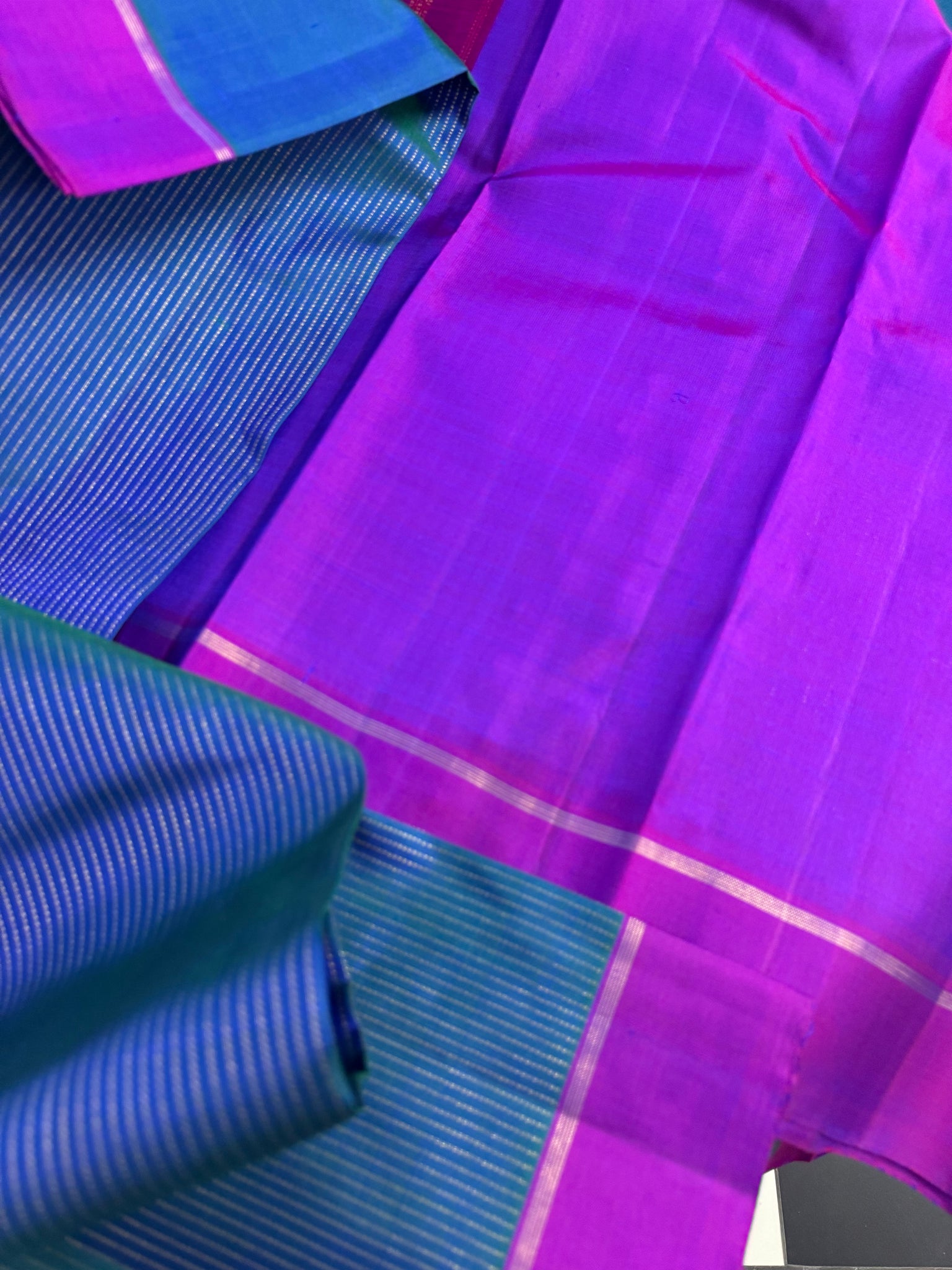 Adhyayam – The No Motifs Kanchivaram - the beautiful raising oosi vaanam in stunning dual tone peacock blue green body and majentha borders pallu and blouse