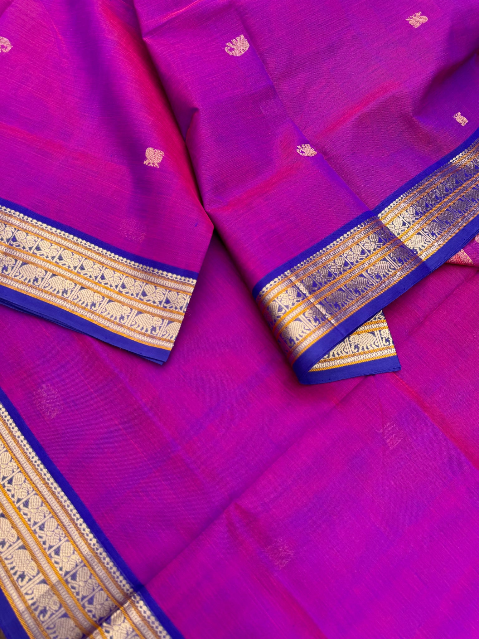 Zari Kissed Silk Cotton - a parrot thindhu butta with elephant and annam borders