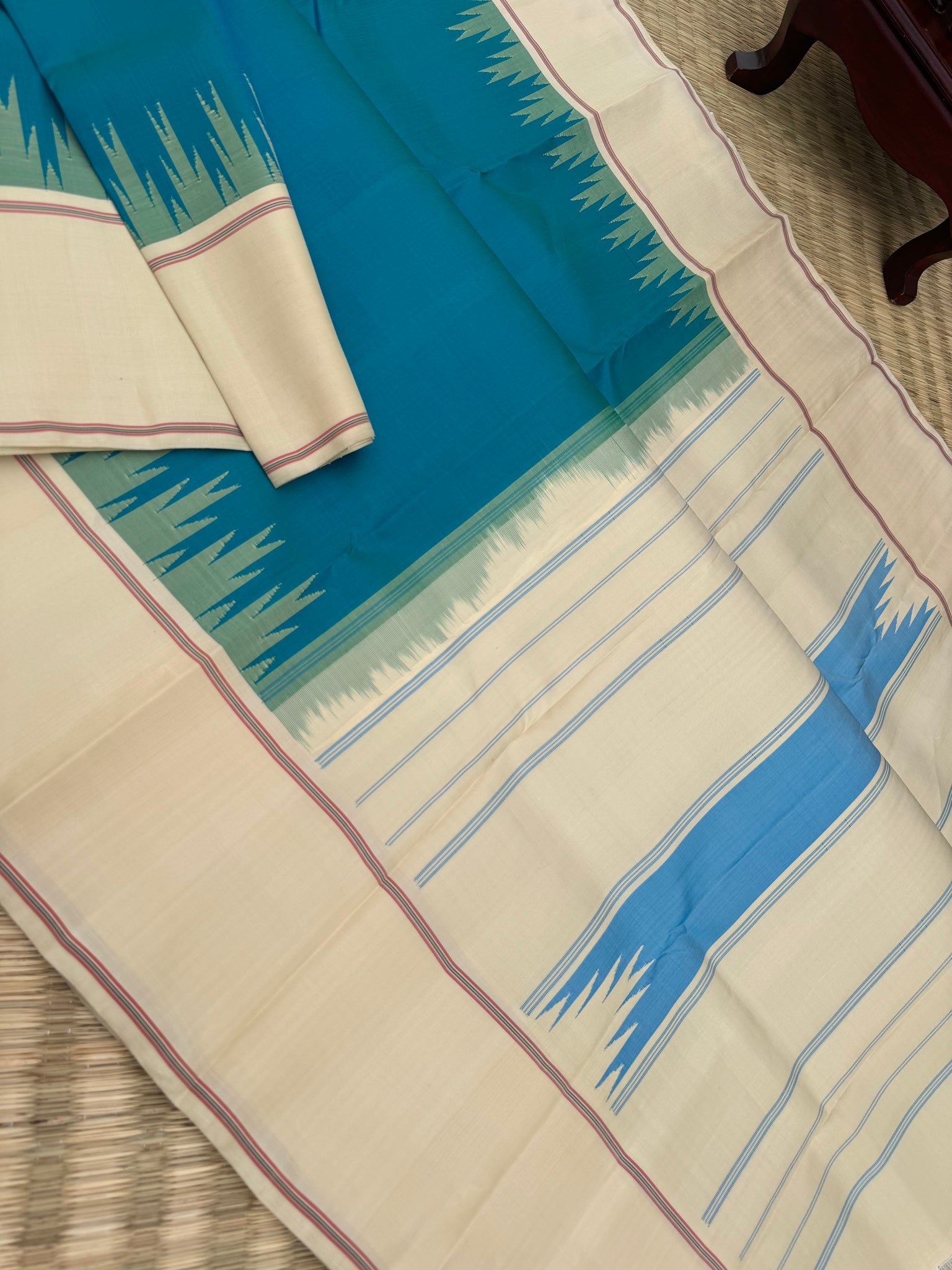 Ekatara - The Rarest Kai Korvai Kanchivarams - stunning dual tone teal blue green with off white borders pallu and blouse,