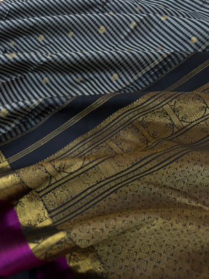 Kattam Koodu on Kanchivaram - stunning grey black podi kattam