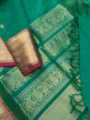 Zari Kissed Silk Cotton - leaf green with solid borders and grand pallu with corner buttas