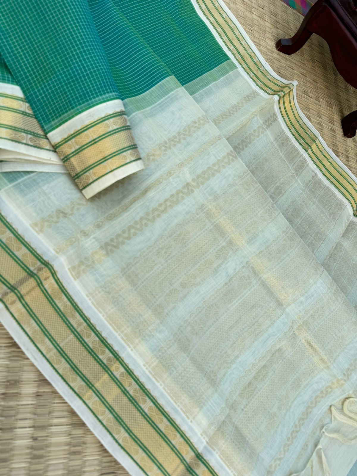 Korvai Silk Cottons - dual tone podi kattam with off white pallu and blouse