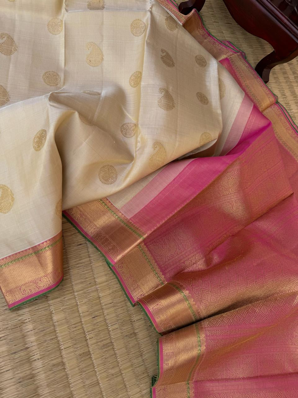 Swarnam - Stunning Solid Border Kanchivarams - off white with a tinch of gold tone body with baby pink pallu