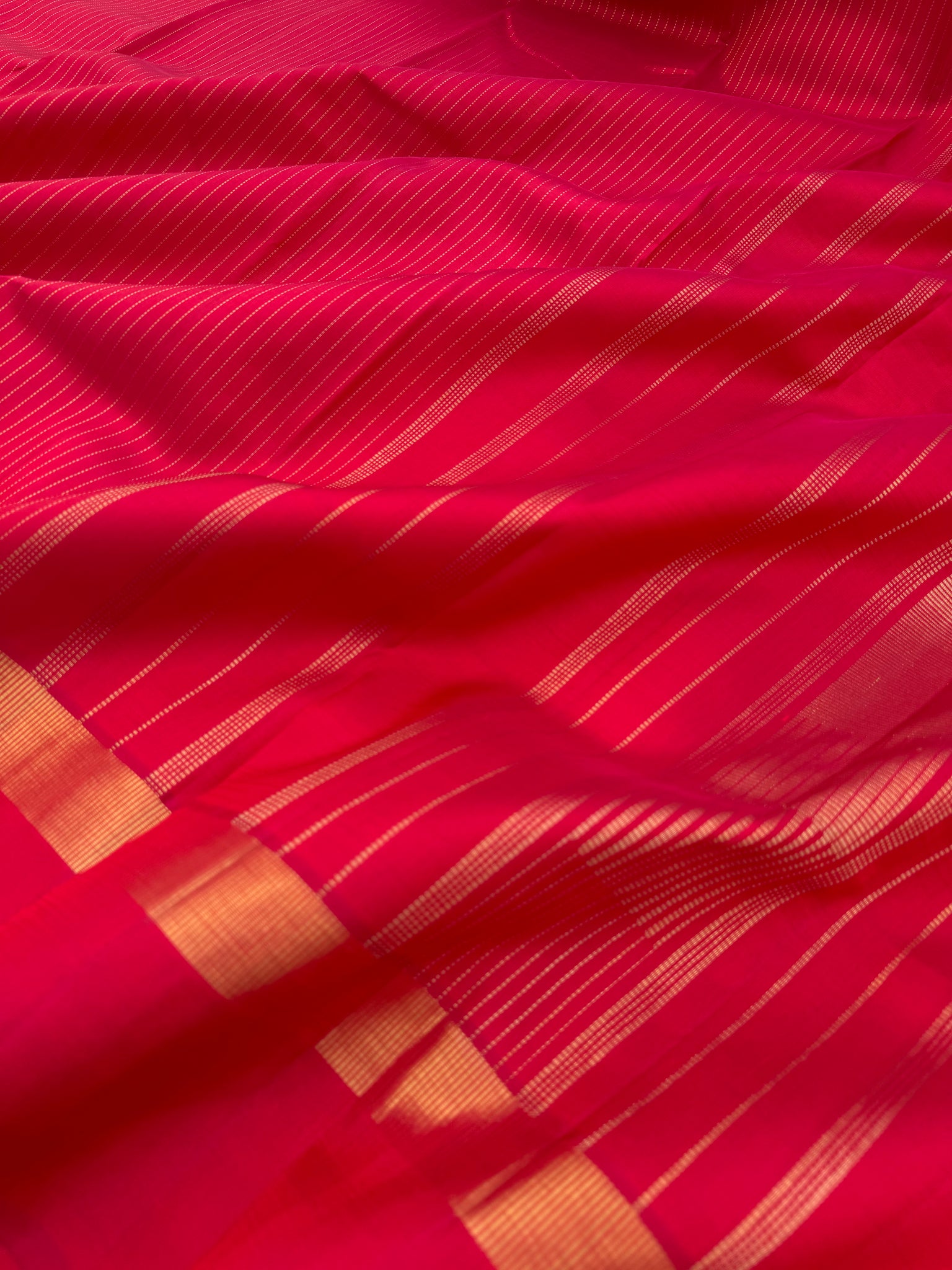 Adhyayam – The No Motifs Kanchivaram - a gorgeous deep dark red gold zari oosi vaanam you can pair with stunning diamond or gold jewellery