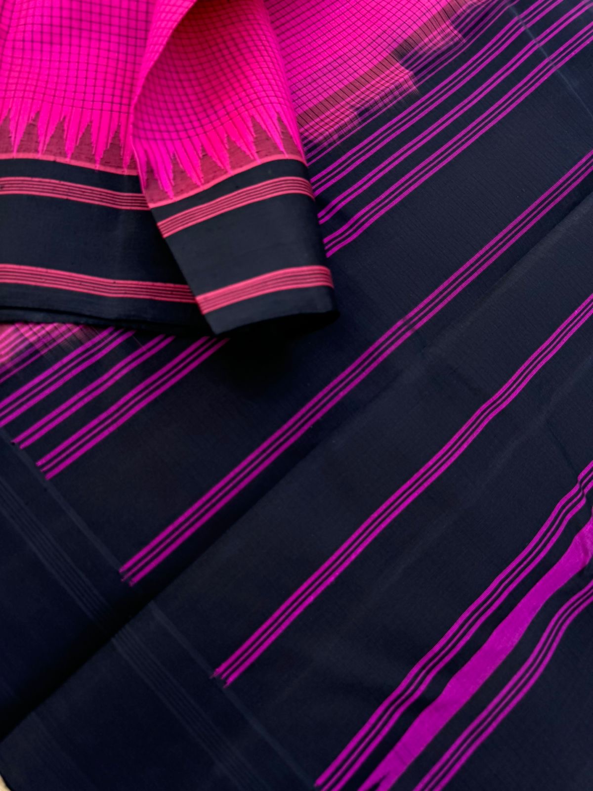 Signature Silk Cotton - pink and black podi kattam