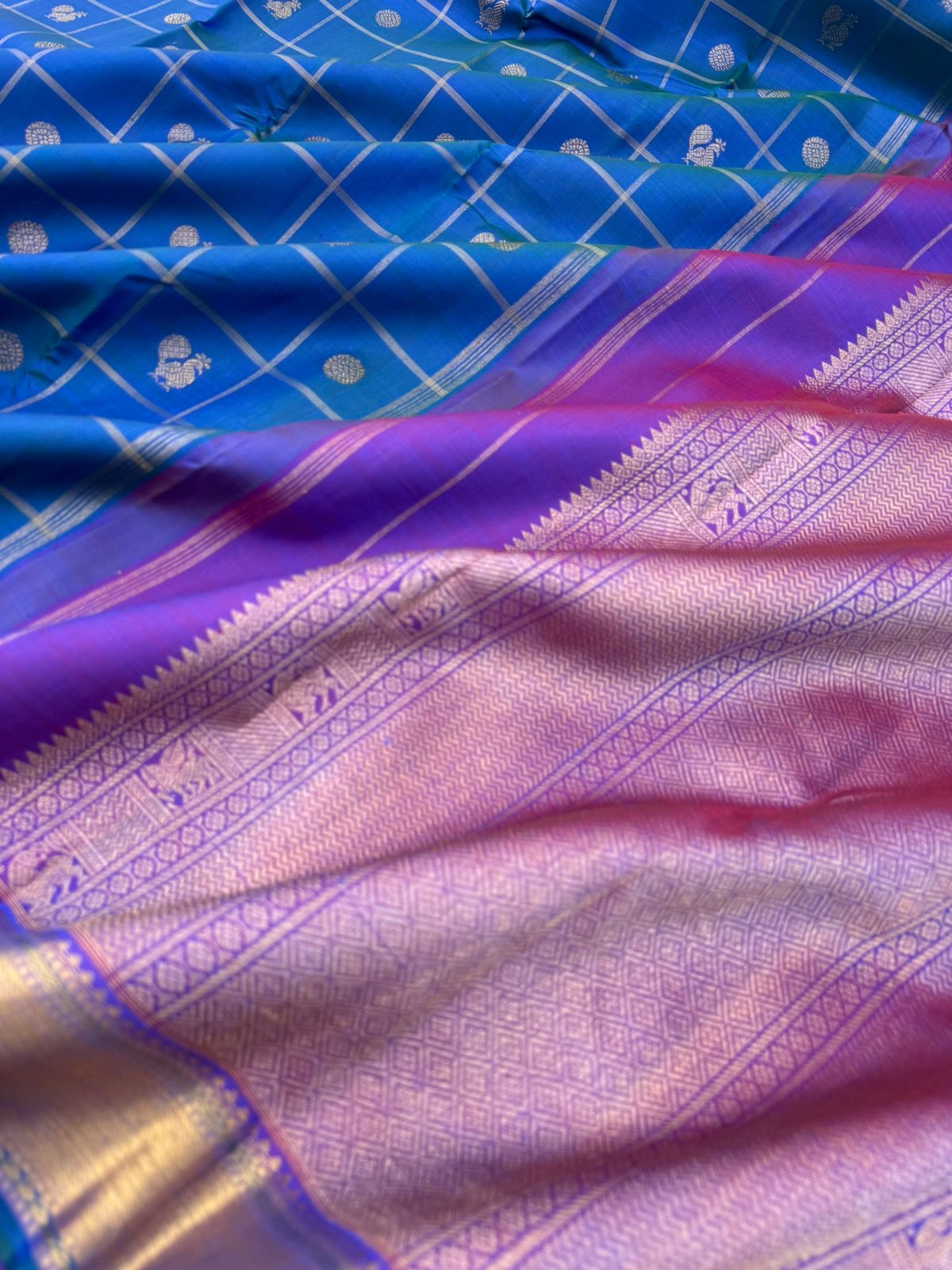 Kattam and Buttas on Kanchivaram - stunning dual tone peacock blue green