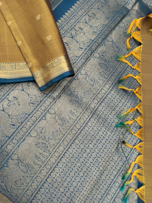 Leela - The bliss of small border Kanchivarams - very rare and unusual unique colour combination of fenugreek and teal
