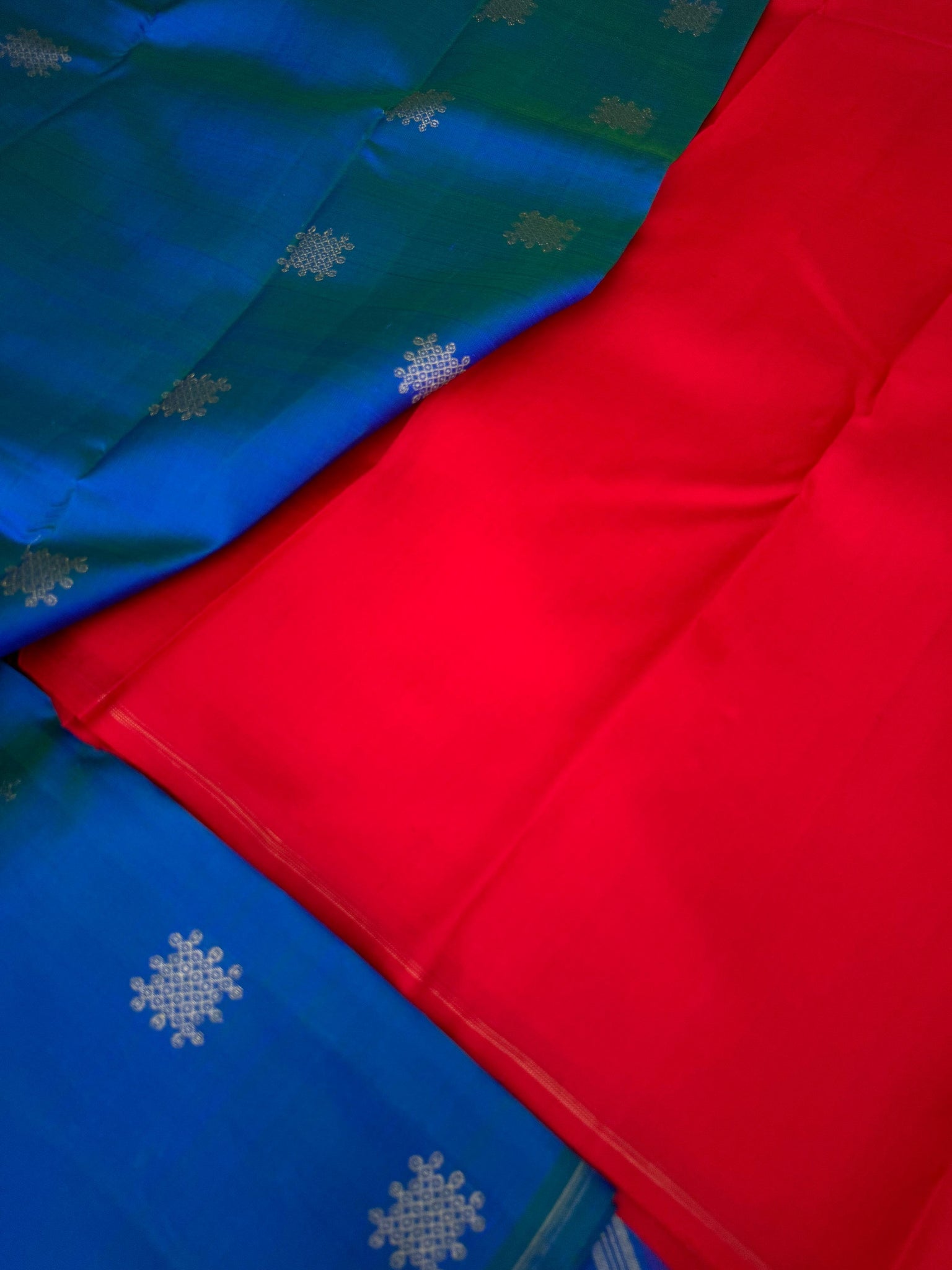 Mohaa - Beautiful Borderless Kanchivarams - peacock blue green kolam buttas with red pallu and blouse