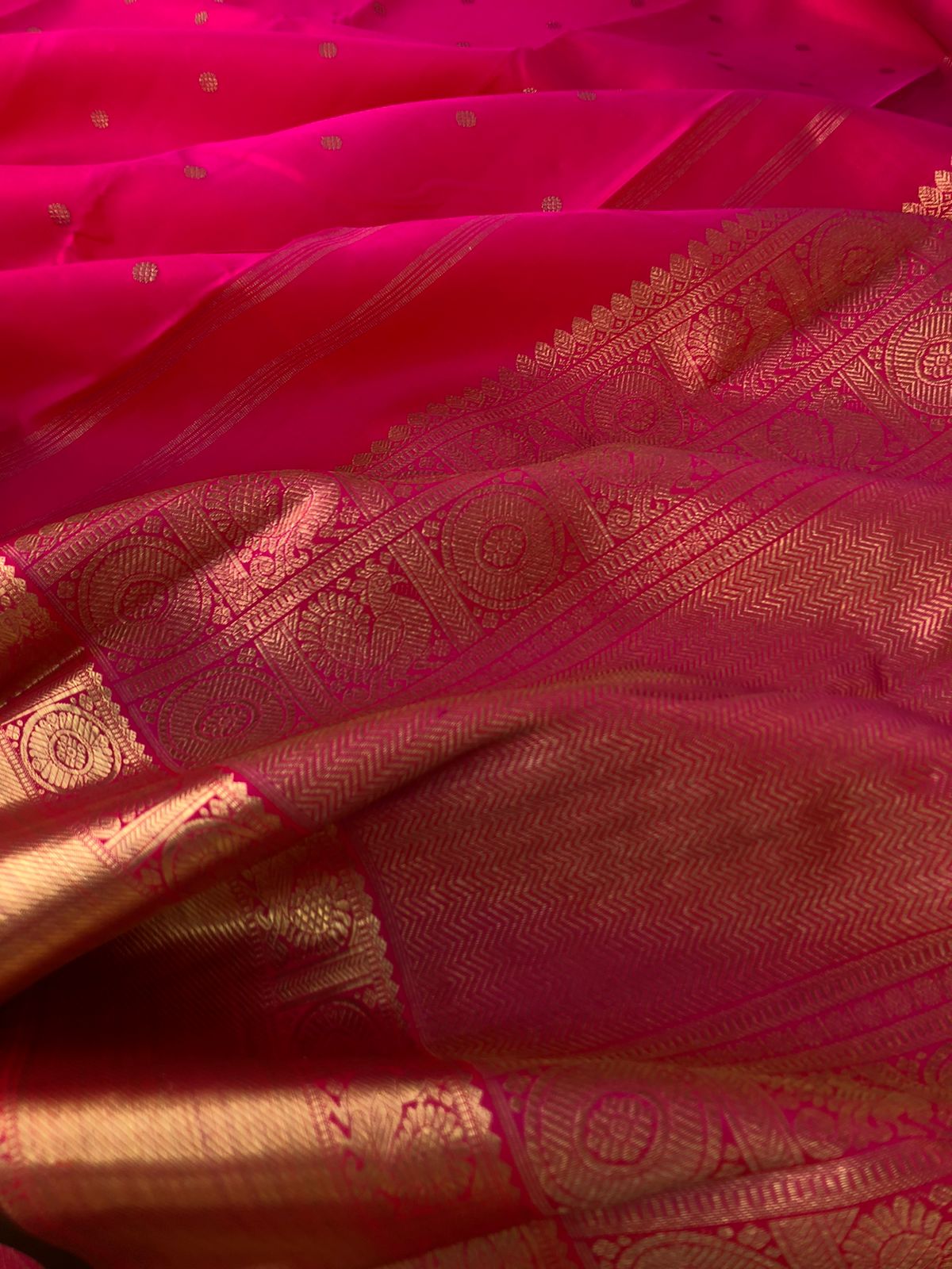 Swarnam - The Solid Kanchivarams - gorgeous rani pink and gold