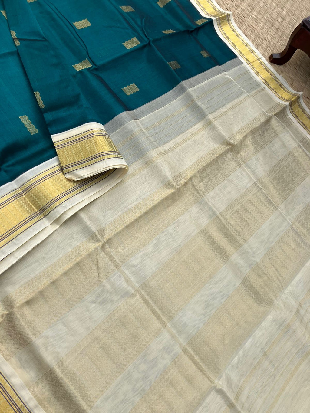 Korvai Silk Cottons - forest green and off white