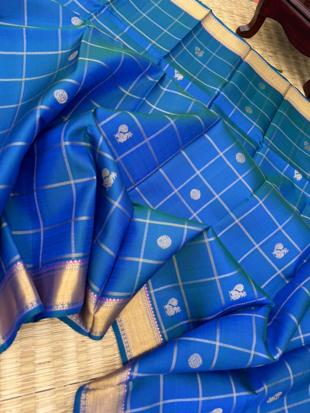 Kattam and Buttas on Kanchivaram - stunning dual tone peacock blue green