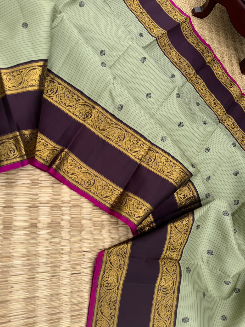 Paarambarayam - Vintage Vibes on Every Thread - stunning pale elachi tone body with deep dark coffee bean classy vintage borders