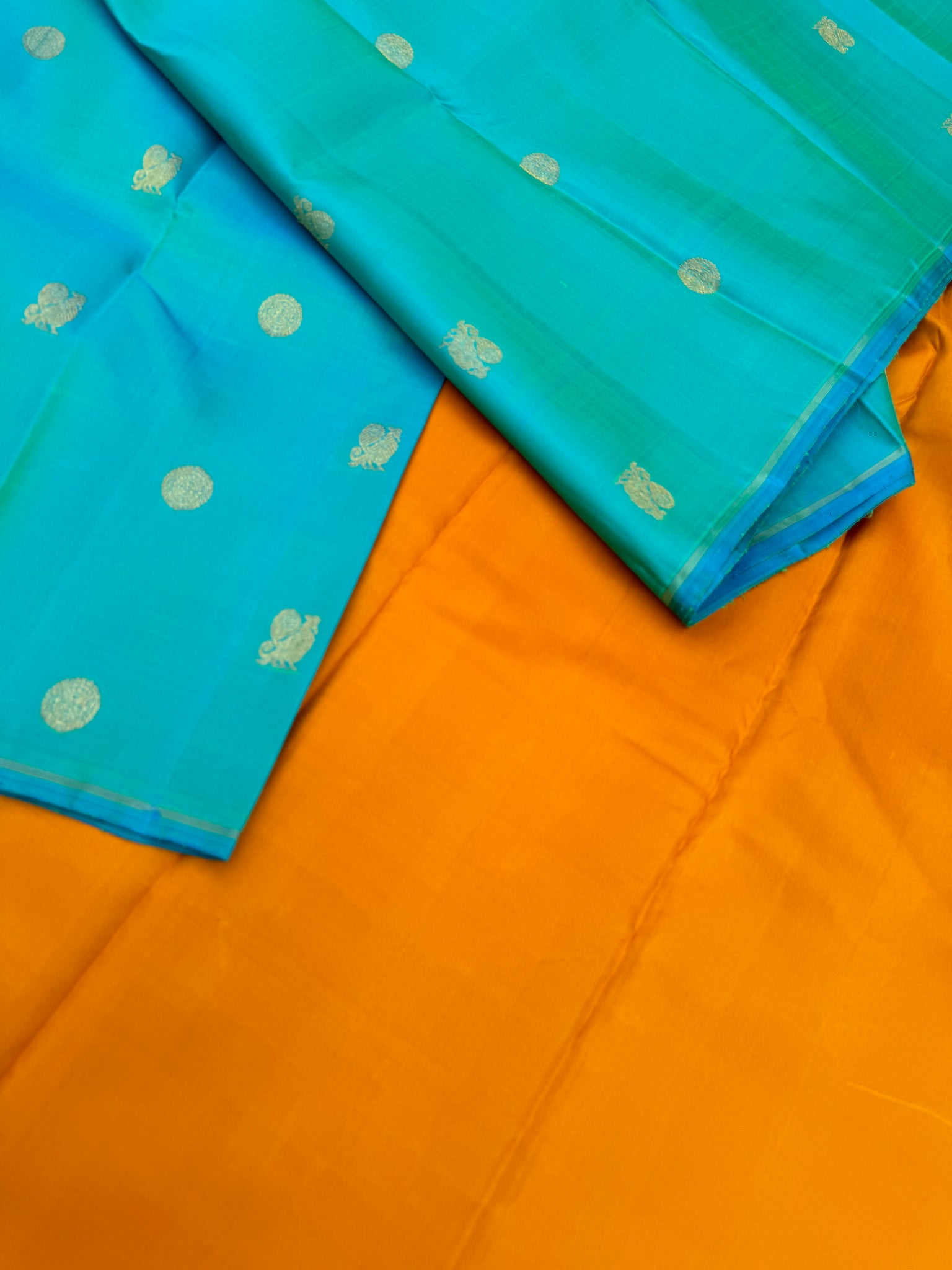 Mohaa - Beautiful Borderless Kanchivaram - two blouses for one saree a stunning dual tone blue with mustard and pink two blouses