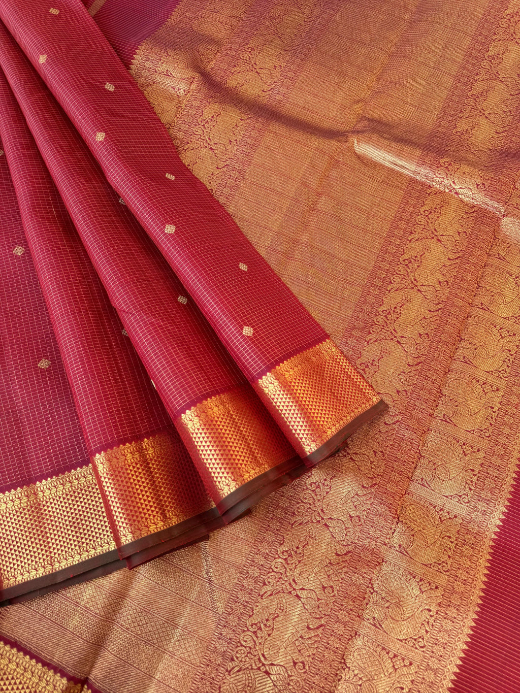 Aandal - The grandeur Kanchivaram - deepest maroon ( aaraku ) Vairaoosi kattam with aarai maadam woven borders