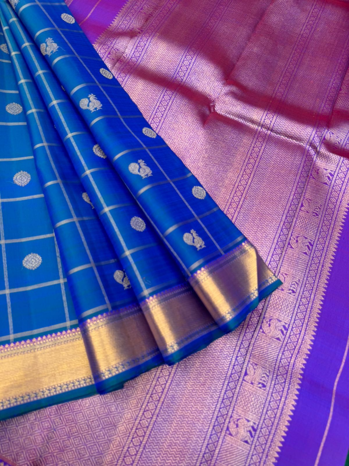 Kattam and Buttas on Kanchivaram - stunning dual tone peacock blue green