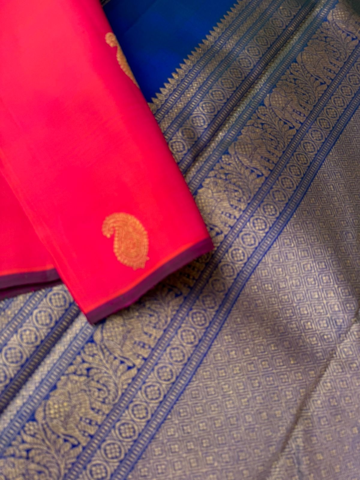 Mohaa - Beautiful Borderless Kanchivarams - dual tone short pink and peacock blue pallu and blouse