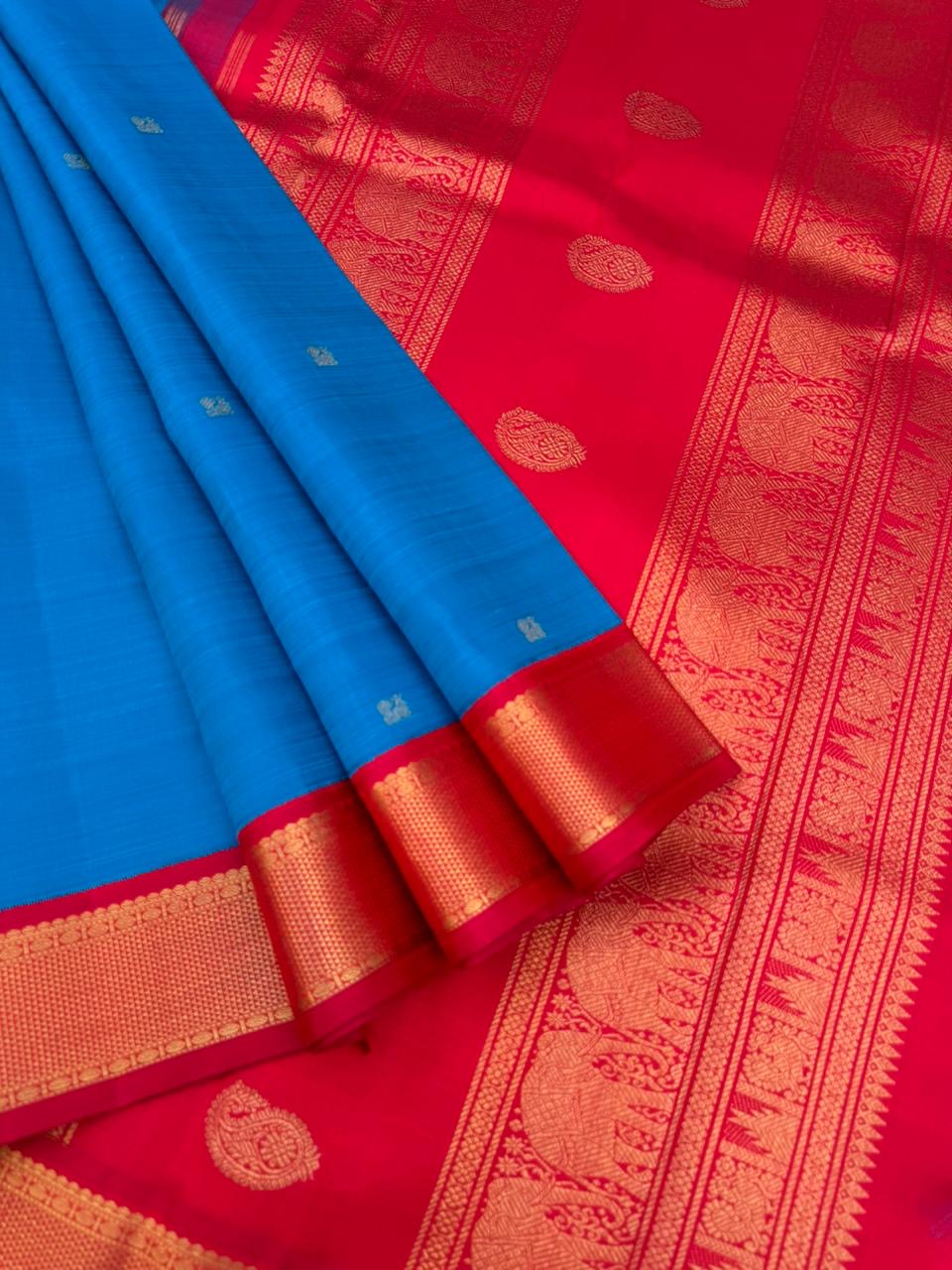 Kanchivaram Trunk - a one of kind old school kanchivaram blue and red korvai woven aarai maadam motifs borders