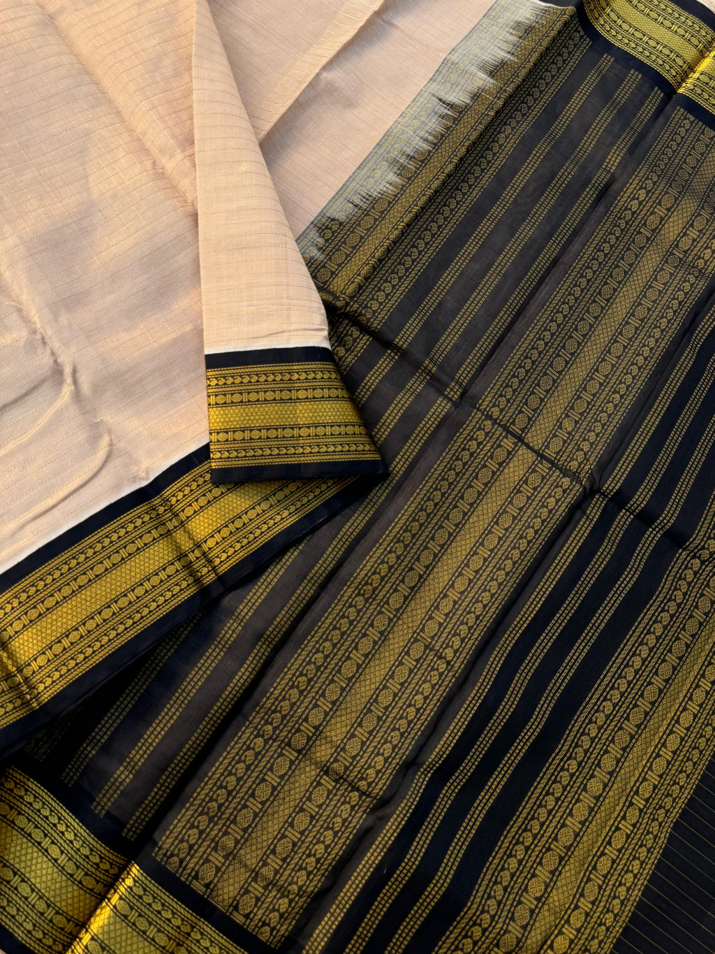 Korvai Silk Cotton - beige and black zari kattam