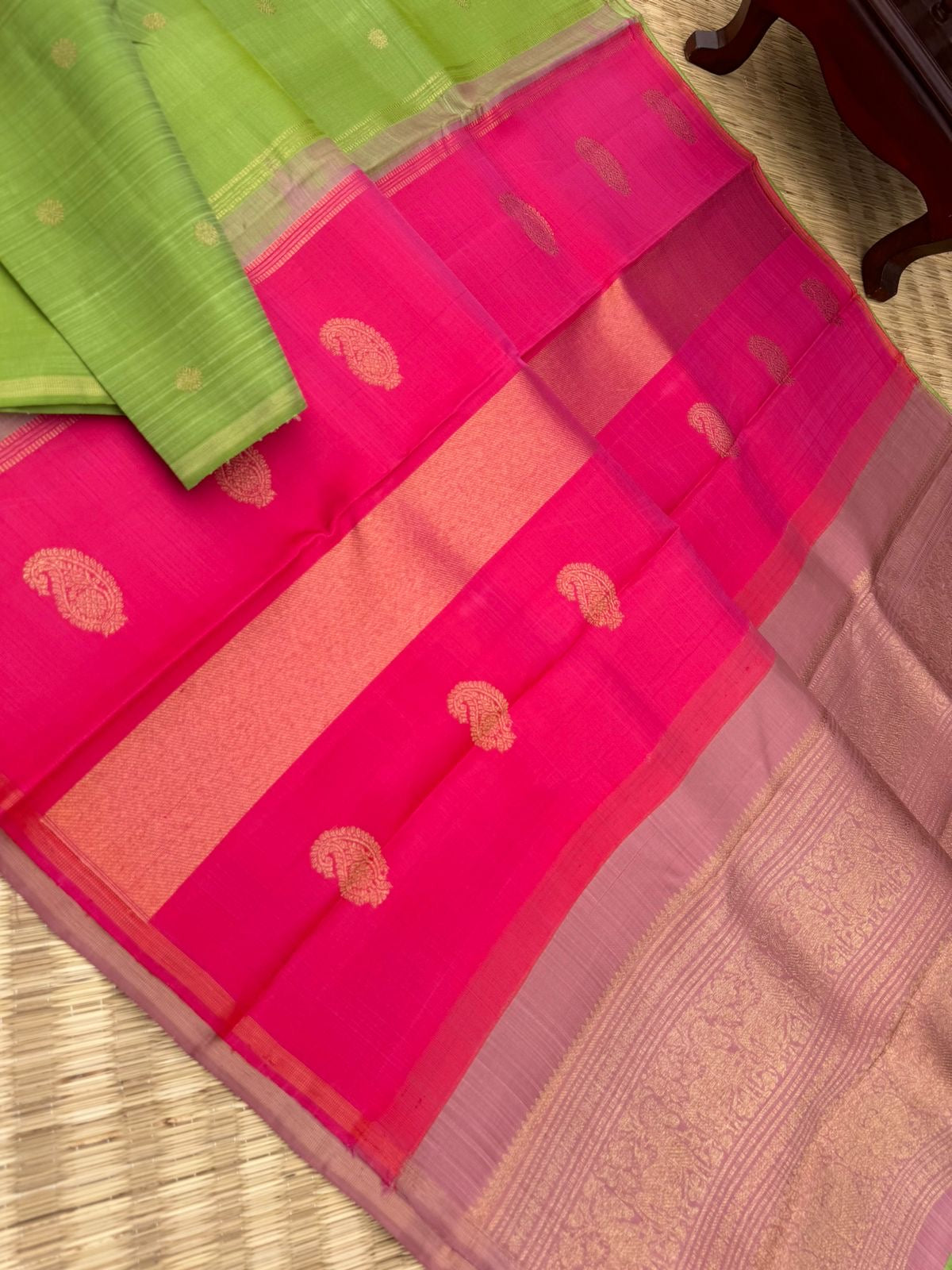 Mohaa - Rarest Borderless Kanchivarams - A fresh green with two part pallu one with paisley buttas other with pale pink grand weave