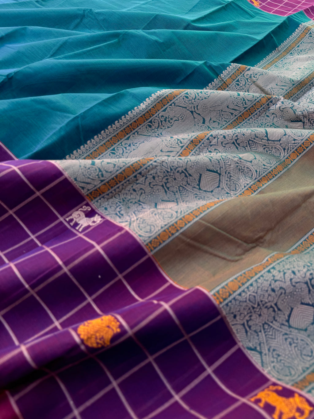 Mangalavastaram - what a beautiful concept of borders kattam buttas with plain body with grand pallu