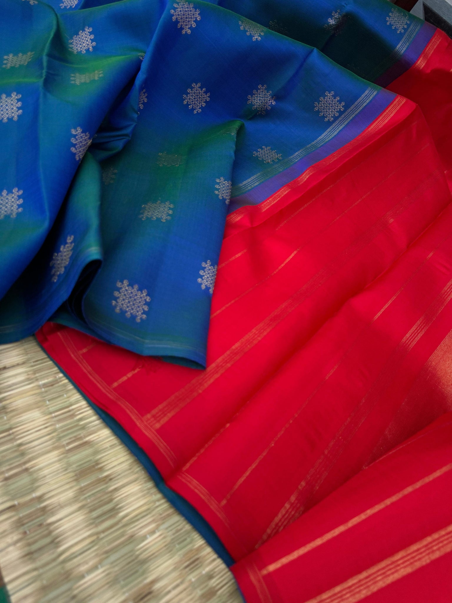 Mohaa - Beautiful Borderless Kanchivarams - peacock blue green kolam buttas with red pallu and blouse