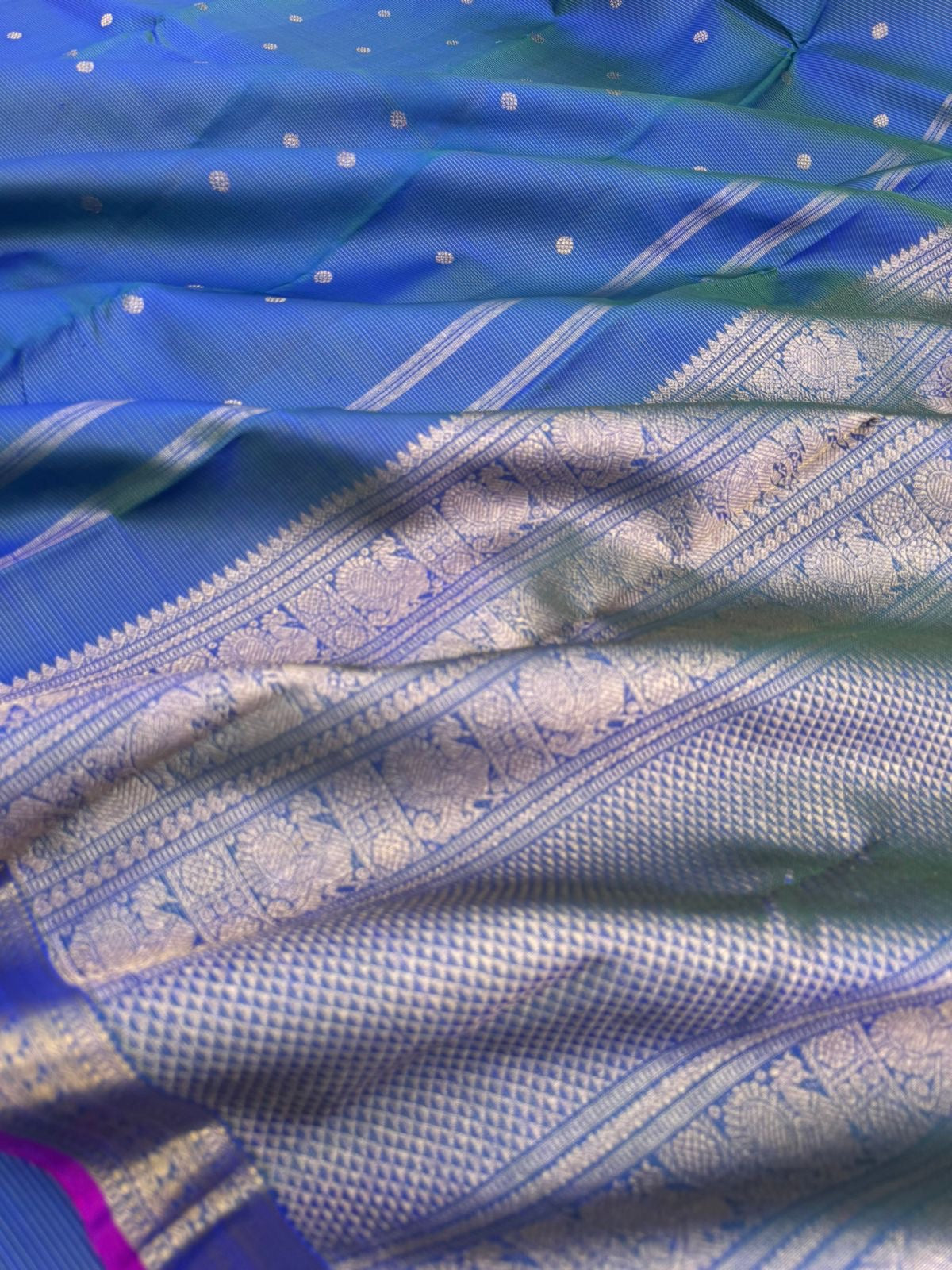 Vairaa - The traditional luxurious Vairaoosi on Kanchivaram - for people who love small borders and vairaoosi in dual tone peacock blue green