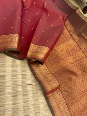 Vairaa - The traditional luxurious Vairaoosi on Kanchivaram - deep traditional kalayana aaraku and gold vairaoosi with yali and annapakshi woven borders
