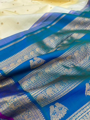 Colours of Navarathri 2025 on Kanchivarams - Most brilliant white and peacock blue Korvai Kanchivaram
