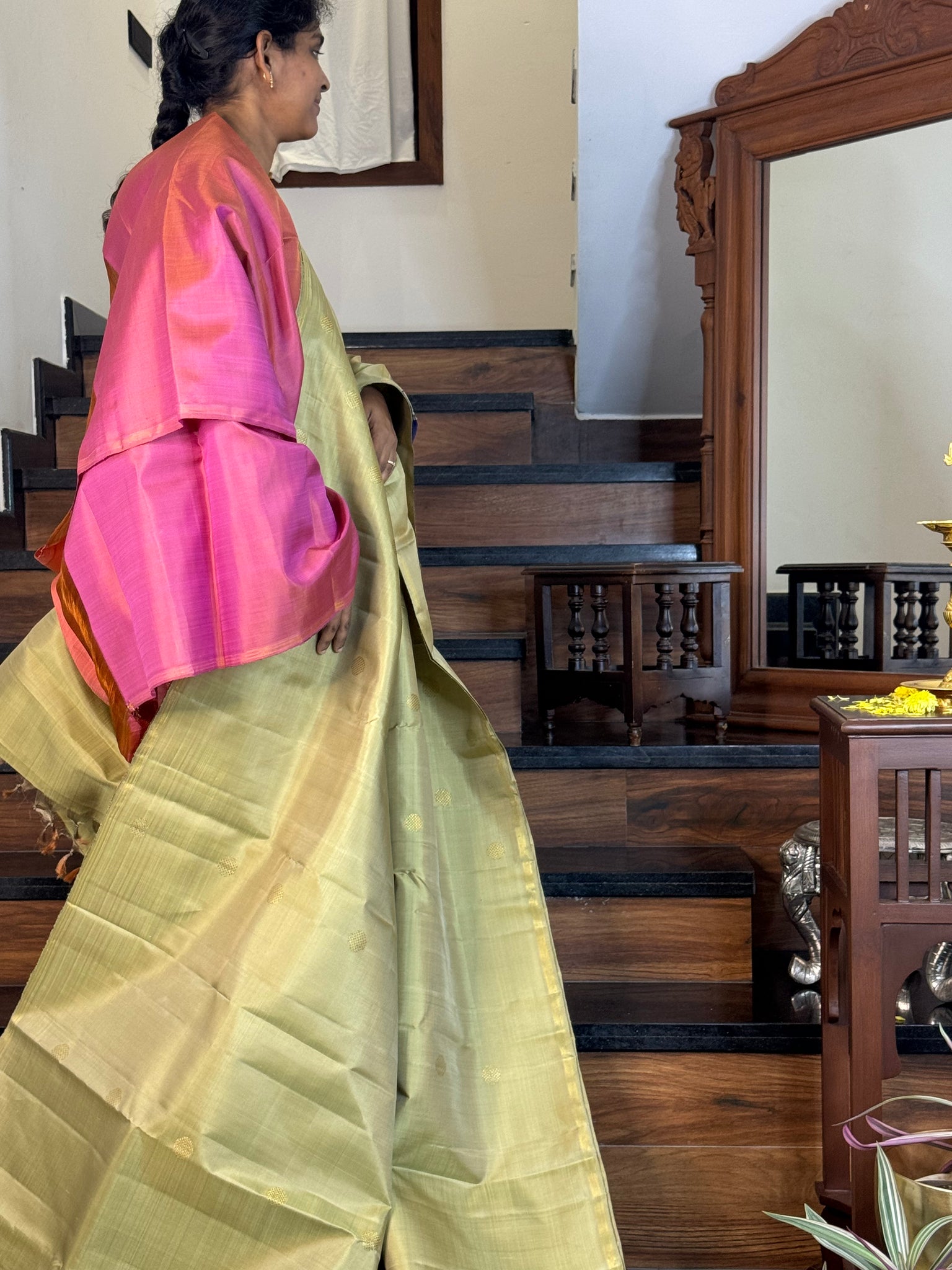 Mohaa - Beautiful Borderless Kanchivaram - a pastel pista green with double pallu and peach pink blouse