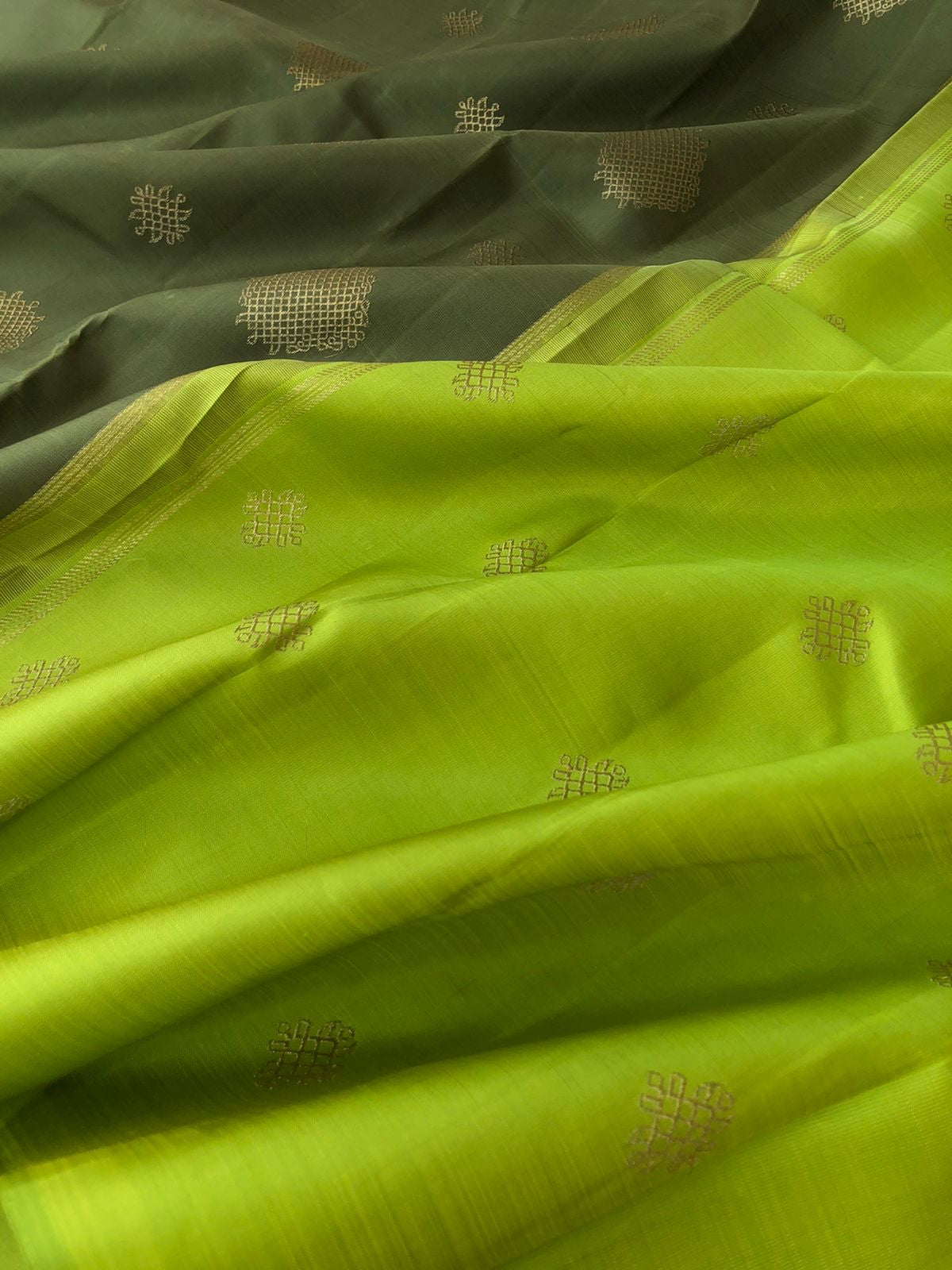 Mohaa - Beautiful Borderless Kanchivarams - stunning algae green body with fresh green pallu and blouse