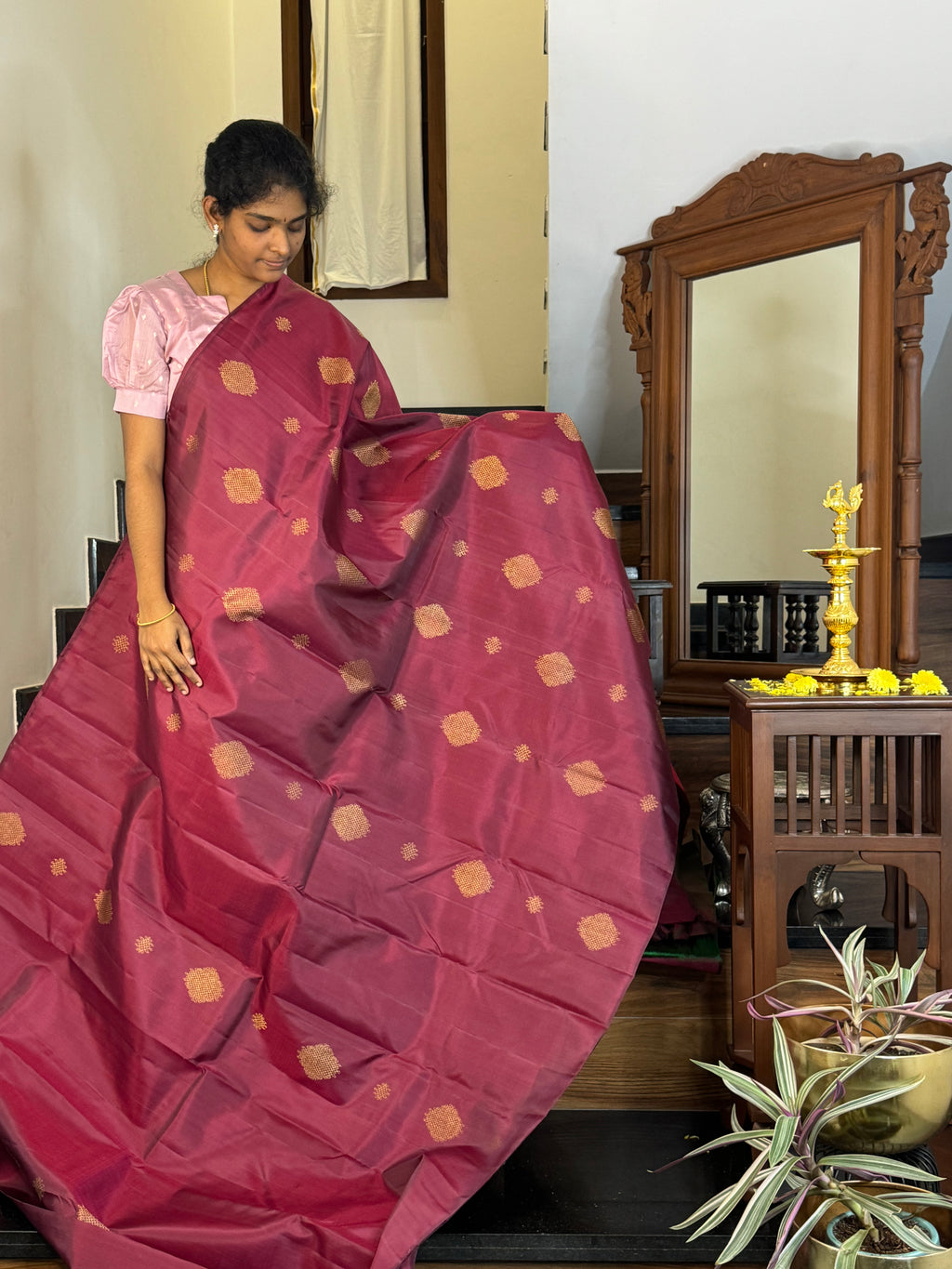 Mohaa - Beautiful Borderless Kanchivaram - a brick red kolam kanchivaram with borders concept