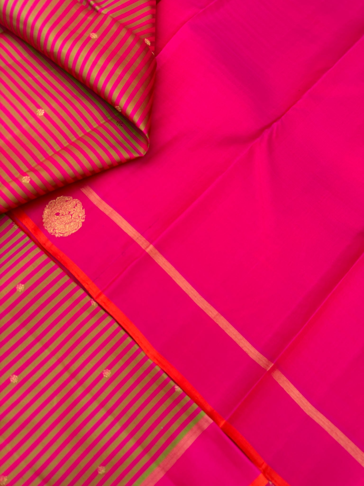 Vari Koodu on Kanchivaram - pink on pink oosi vaalapoo koodu ...