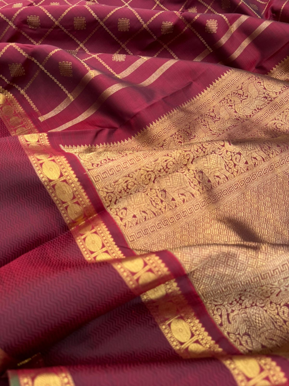 Annapoorani - the gorgeous deep maroon and gold with veldhari kolam buttas woven body with retta pett woven borders