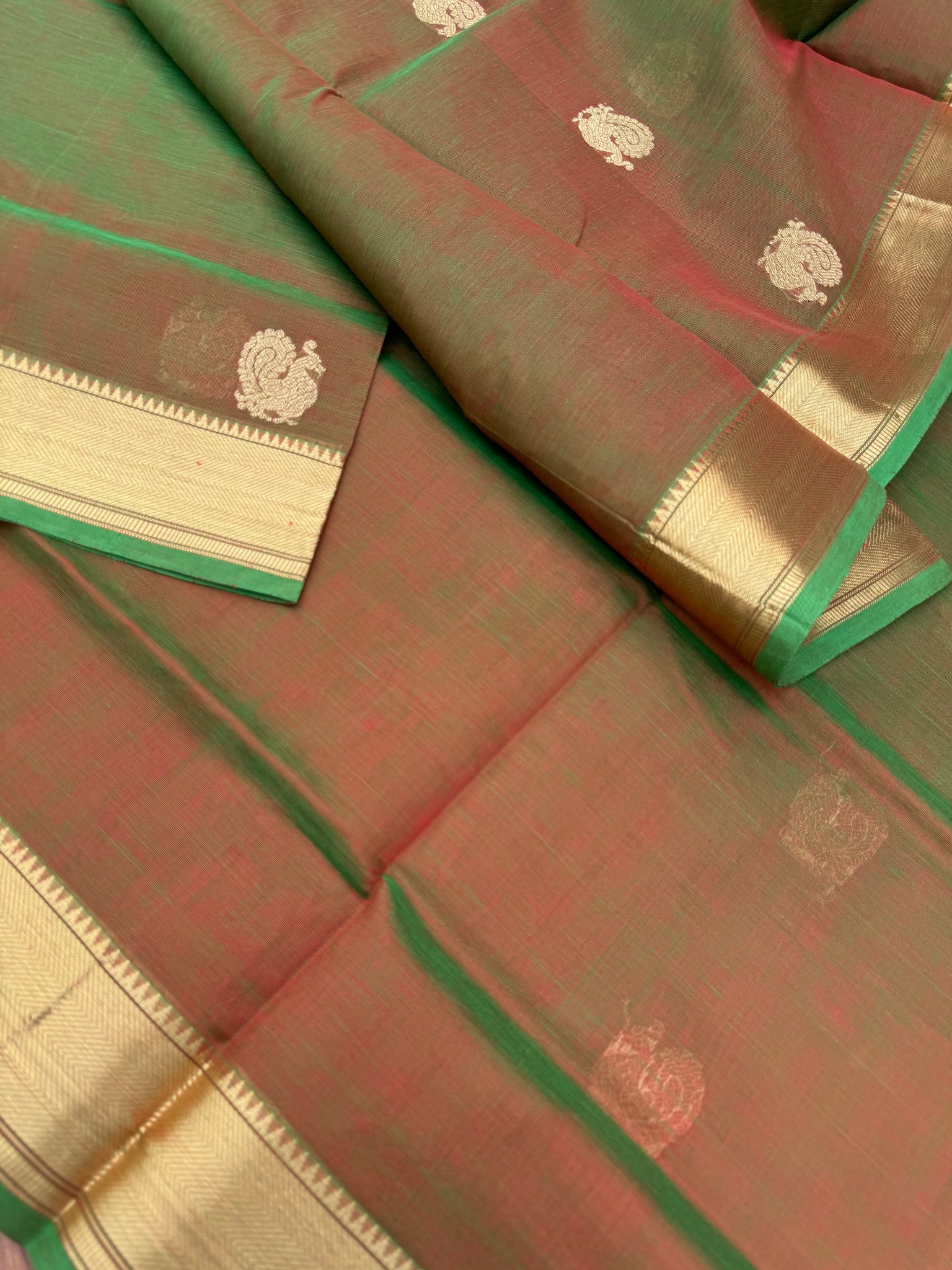 Zari Kissed Silk Cotton - a perfect dual tone maanthulir