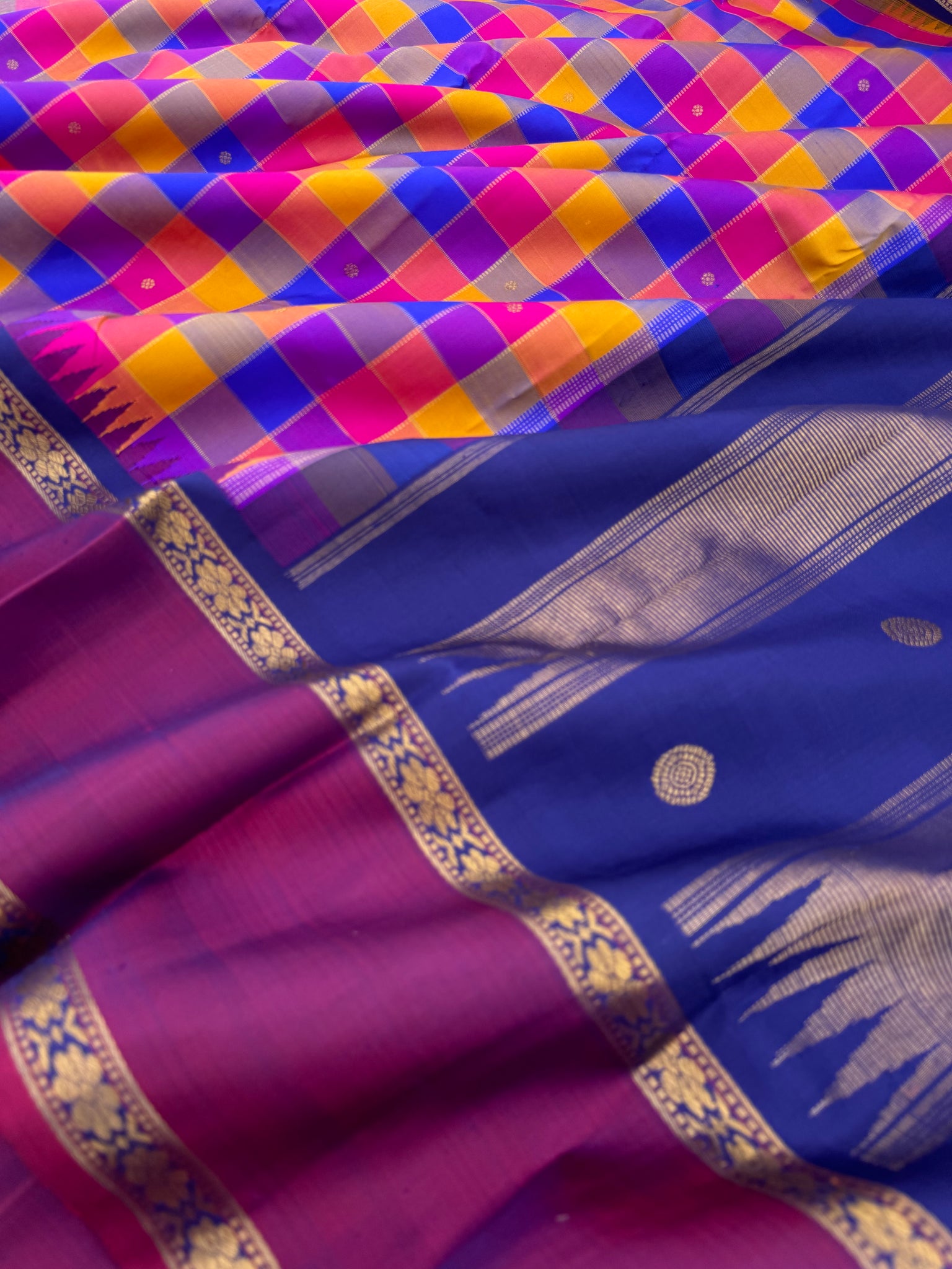 Paalum palamum kattam on Kanchivaram - Most most beautiful very classy old style paalum palamum kattam with deep ink blue pallu and blouse with retta pett woven borders