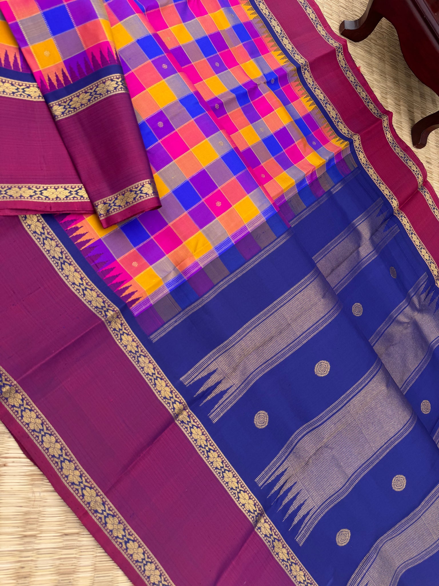 Paalum palamum kattam on Kanchivaram - Most most beautiful very classy old style paalum palamum kattam with deep ink blue pallu and blouse with retta pett woven borders