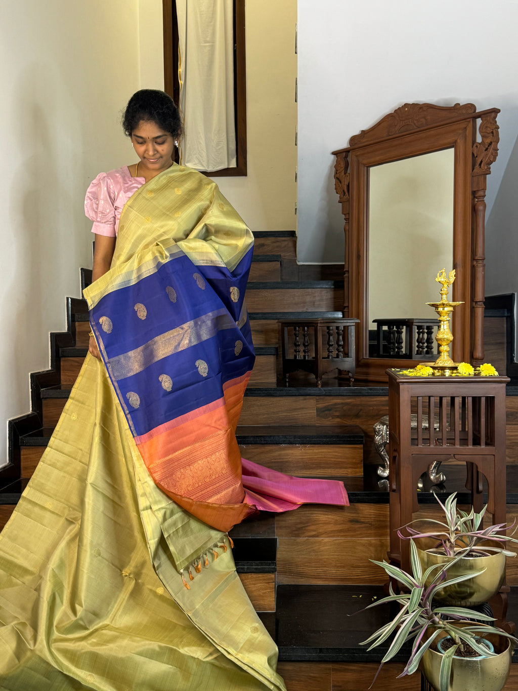 Mohaa - Beautiful Borderless Kanchivaram - a pastel pista green with double pallu and peach pink blouse