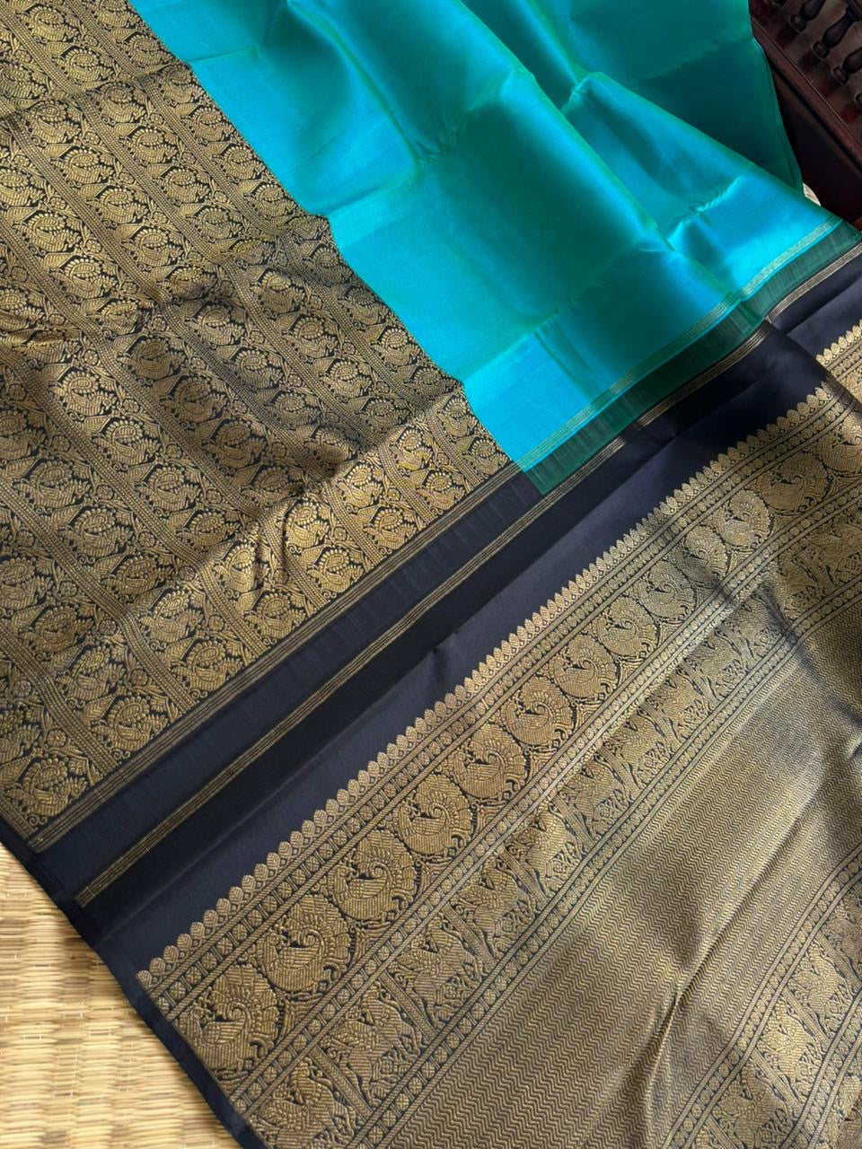 Tasteful Tall Border Kanchivarams - lovely dual tone blue and black with long zari woven one side korvai borders with grand pallu