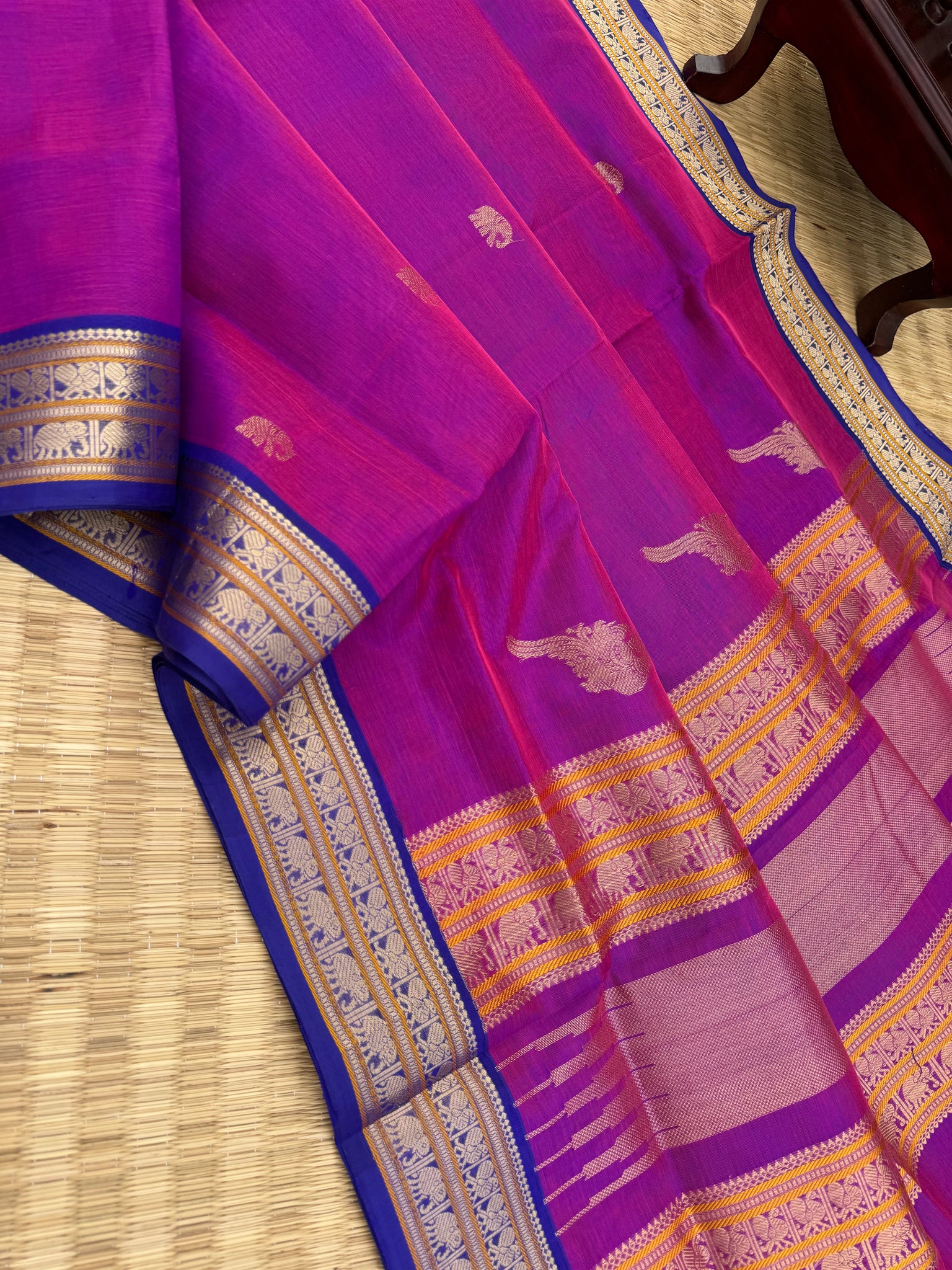 Zari Kissed Silk Cotton - a parrot thindhu butta with elephant and annam borders