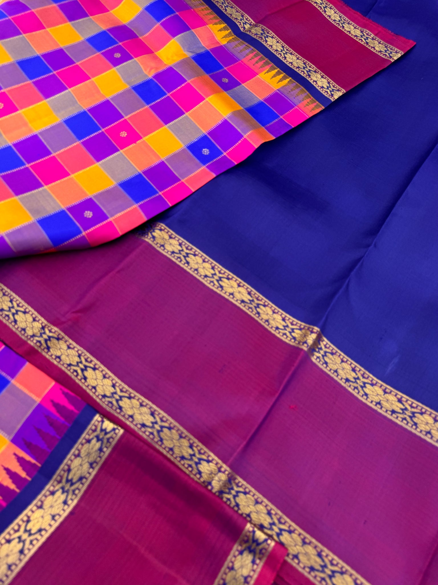 Paalum palamum kattam on Kanchivaram - Most most beautiful very classy old style paalum palamum kattam with deep ink blue pallu and blouse with retta pett woven borders