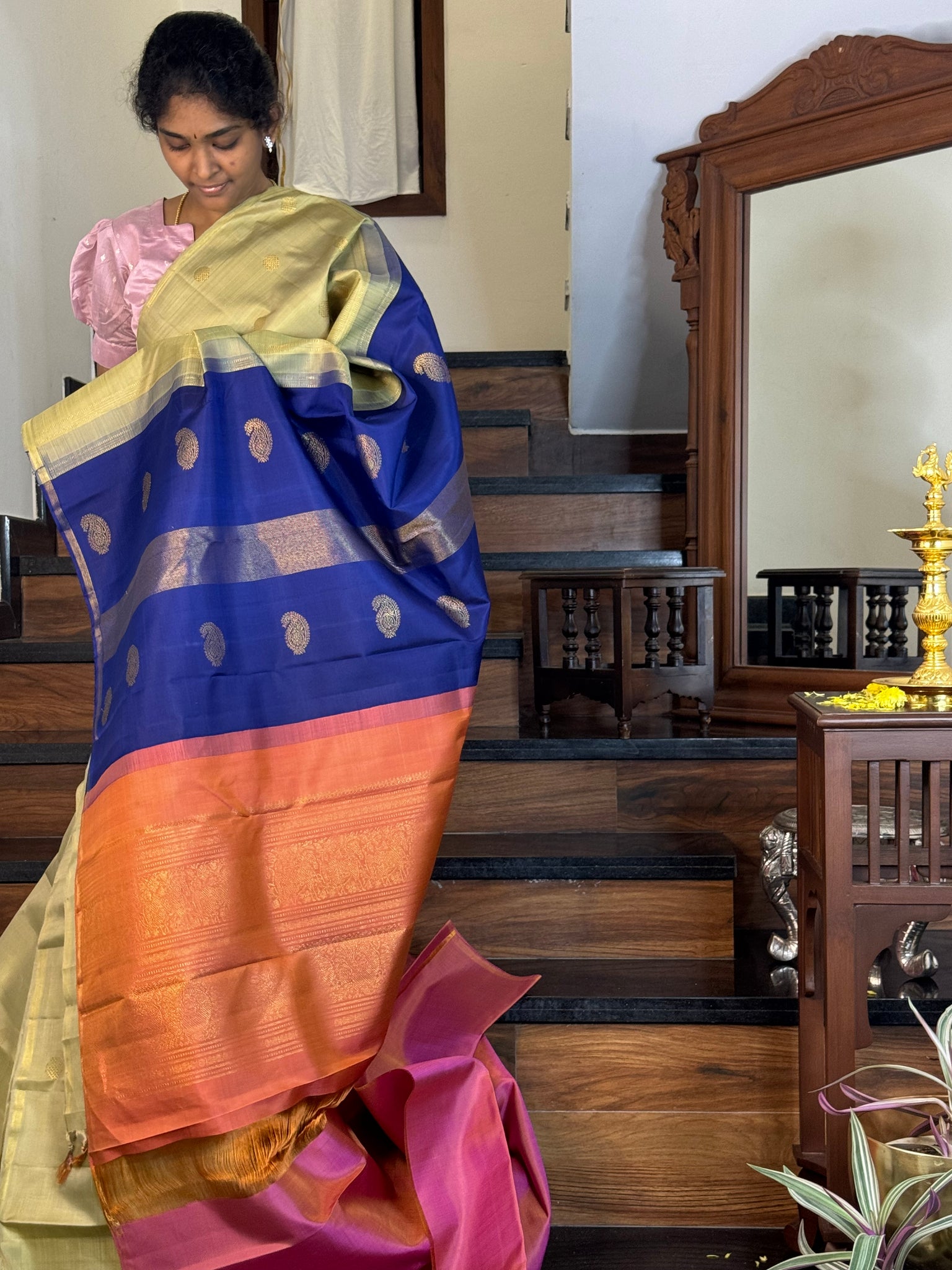 Mohaa - Beautiful Borderless Kanchivaram - a pastel pista green with double pallu and peach pink blouse