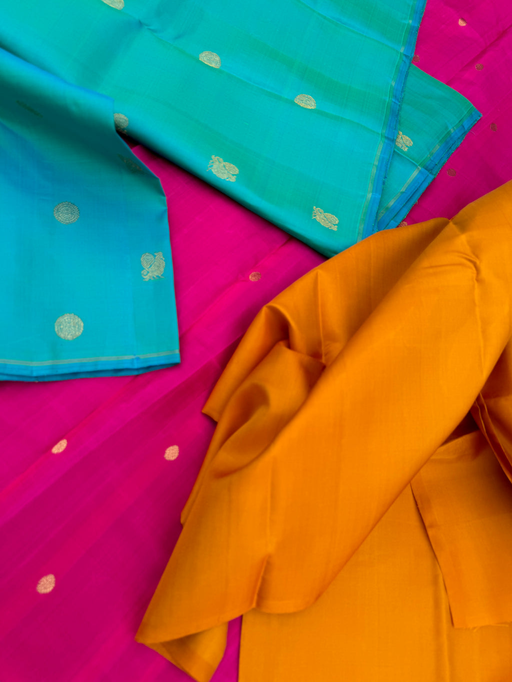 Mohaa - Beautiful Borderless Kanchivaram - two blouses for one saree a stunning dual tone blue with mustard and pink two blouses