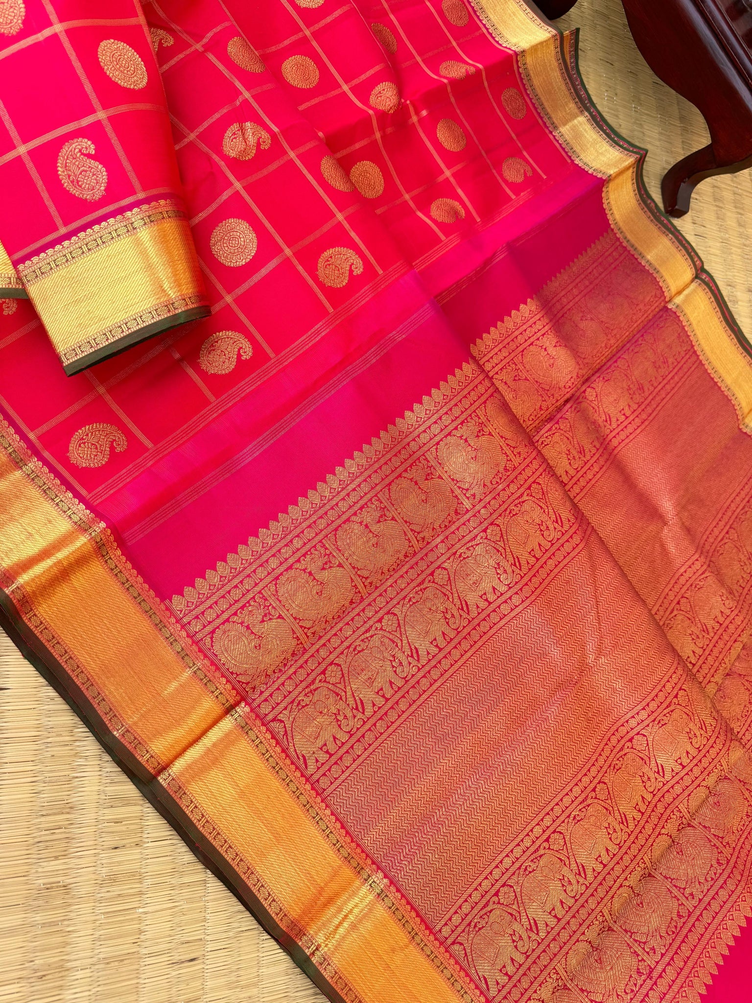 Aandal - The grandeur Kanchivaram - stunning red pink mayil chackaram with solid small gold zari woven borders