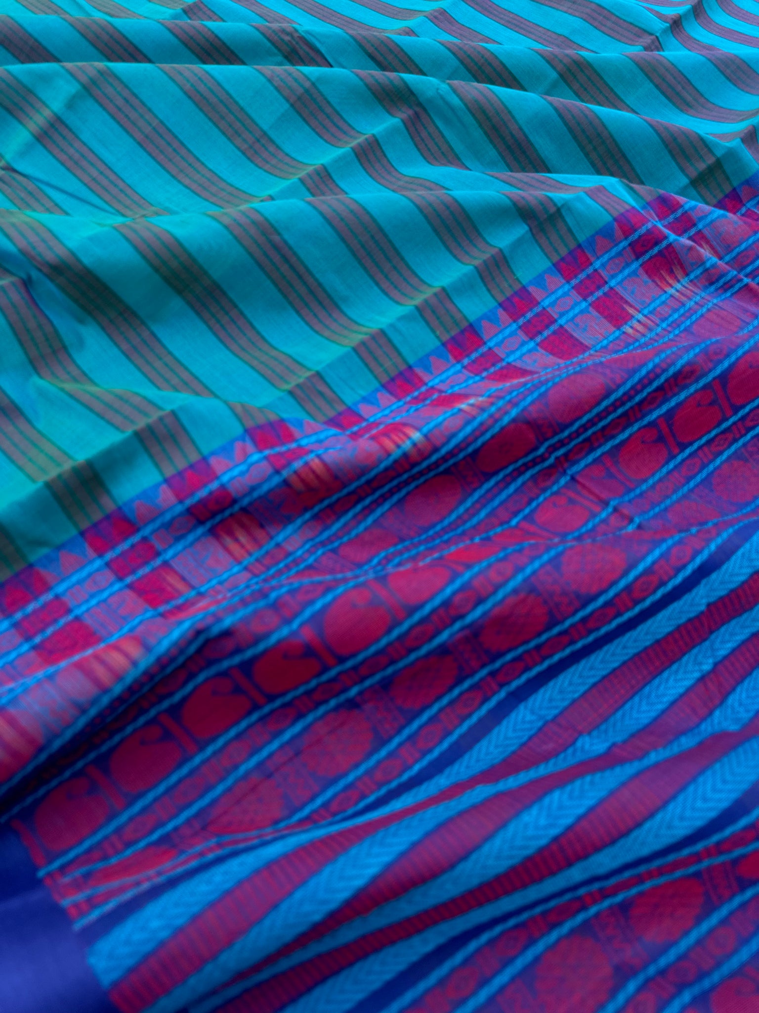 Mangalavastaram - the shades of teal and blue vaalapoo kooda saree