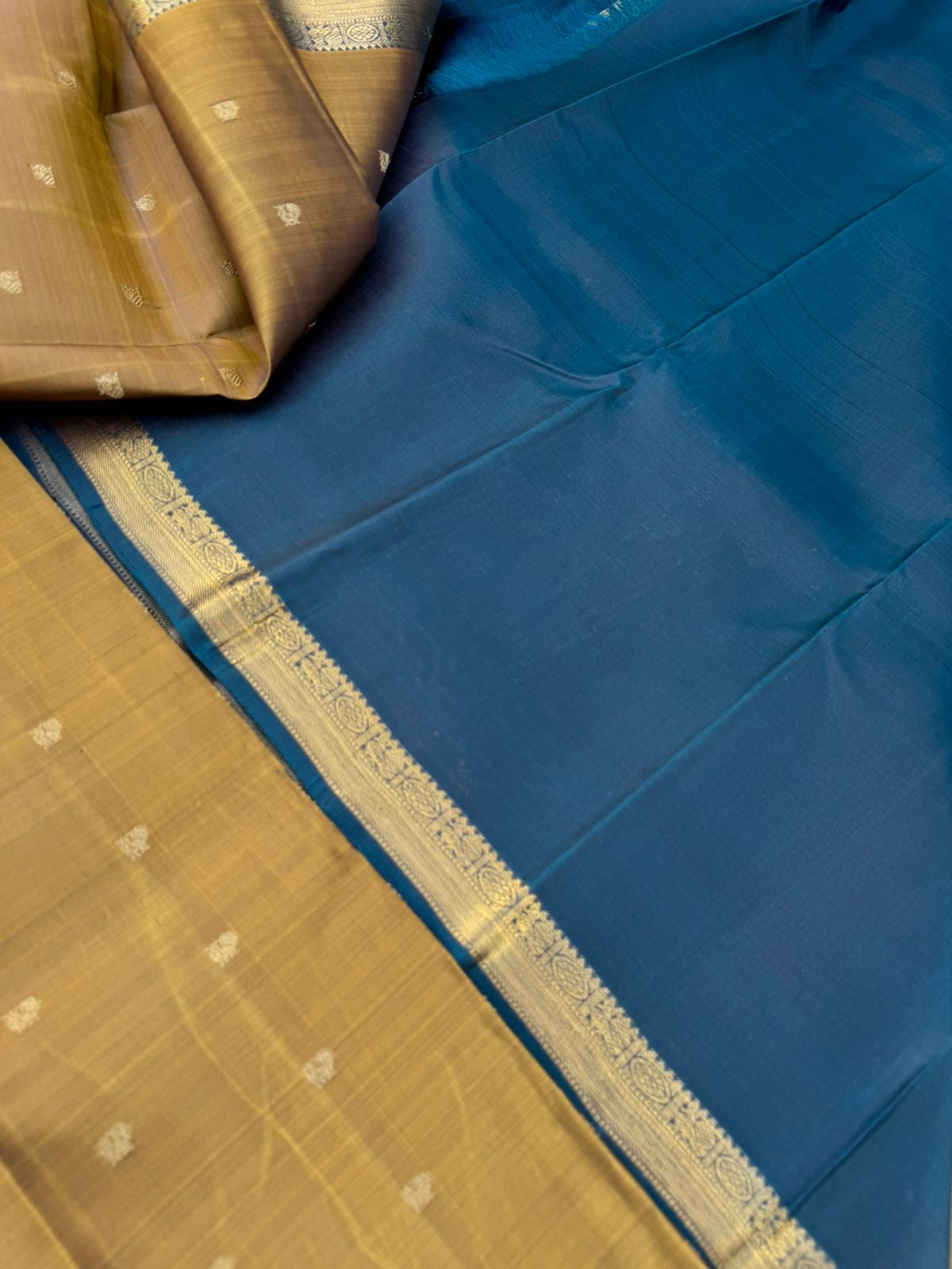 Leela - The bliss of small border Kanchivarams - very rare and unusual unique colour combination of fenugreek and teal