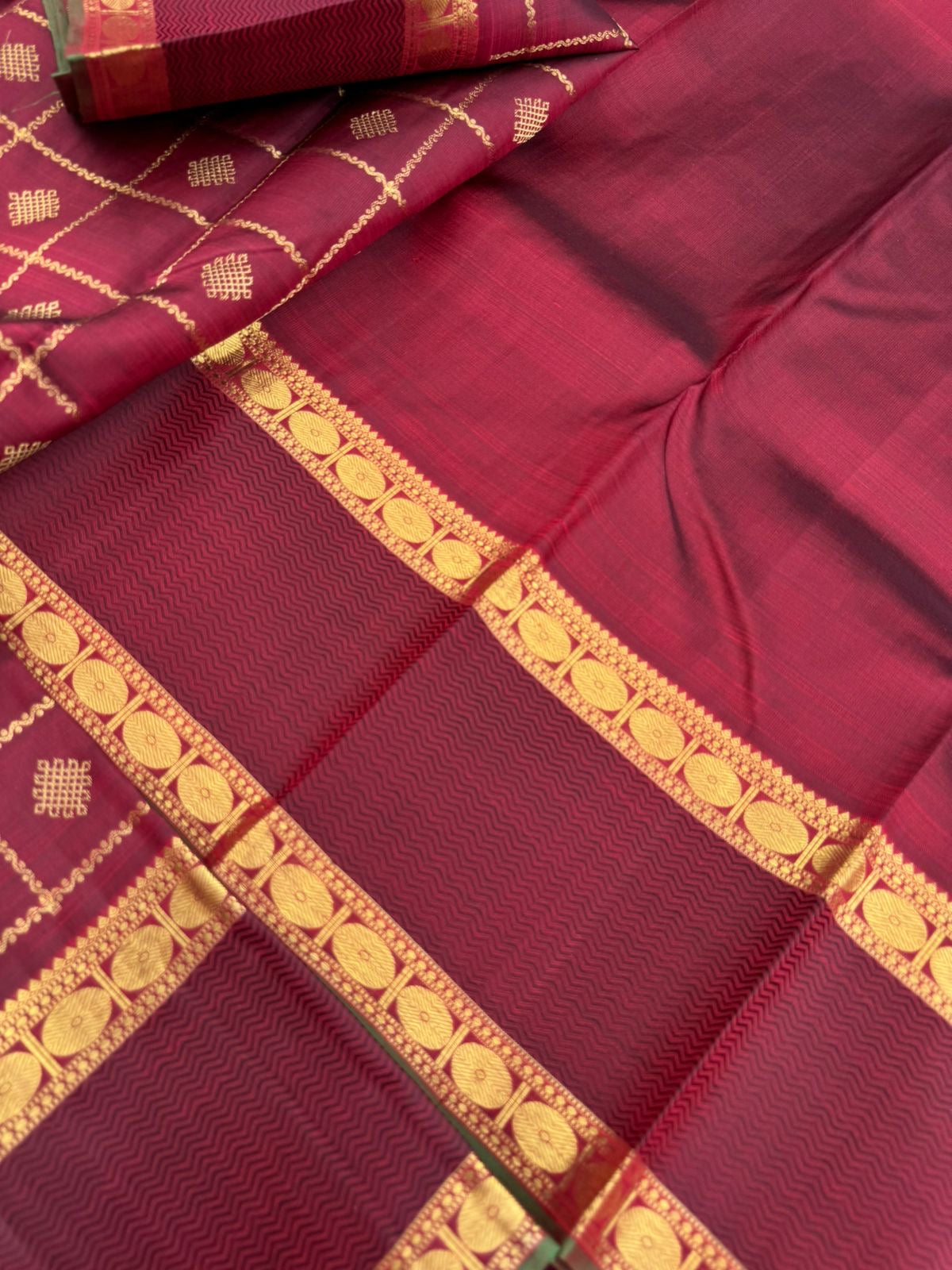 Annapoorani - the gorgeous deep maroon and gold with veldhari kolam buttas woven body with retta pett woven borders